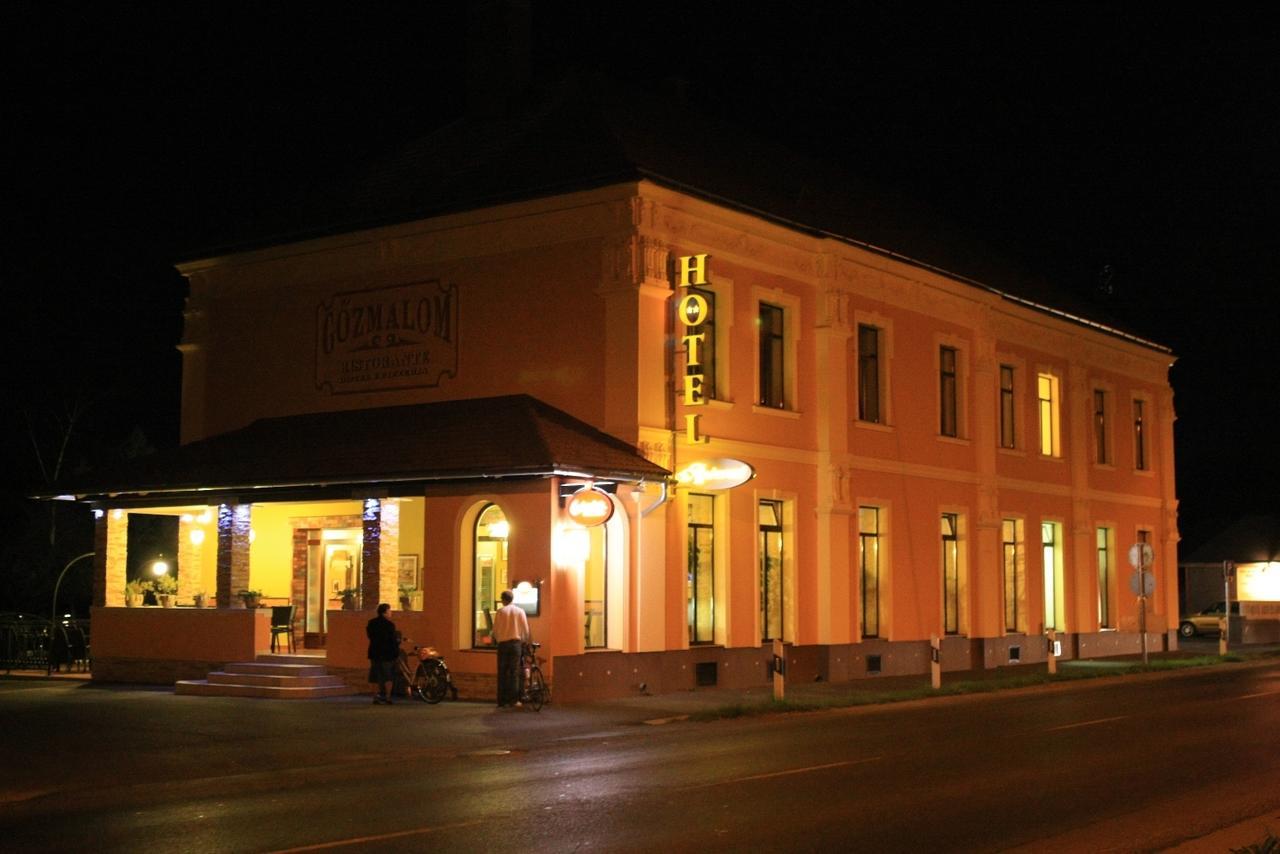 Gozmalom Etterem Es Panzio Bed and Breakfast Körmend Eksteriør billede