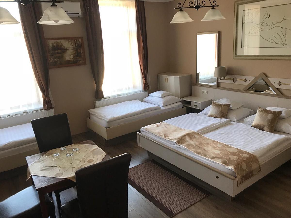 Gozmalom Etterem Es Panzio Bed and Breakfast Körmend Eksteriør billede