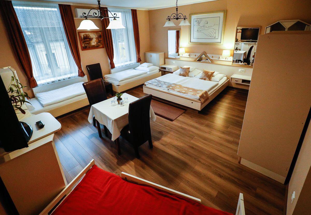 Gozmalom Etterem Es Panzio Bed and Breakfast Körmend Eksteriør billede