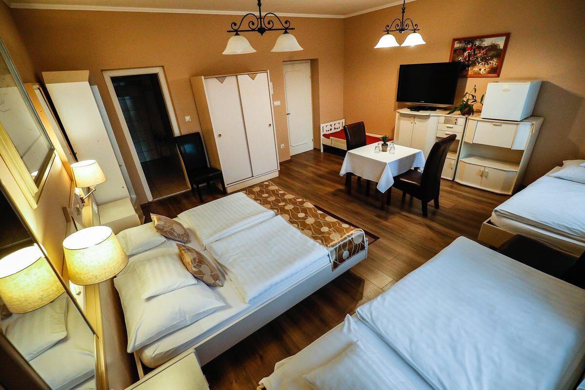 Gozmalom Etterem Es Panzio Bed and Breakfast Körmend Eksteriør billede