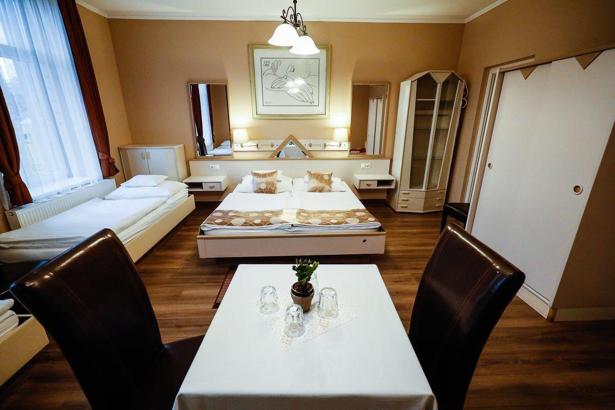 Gozmalom Etterem Es Panzio Bed and Breakfast Körmend Eksteriør billede