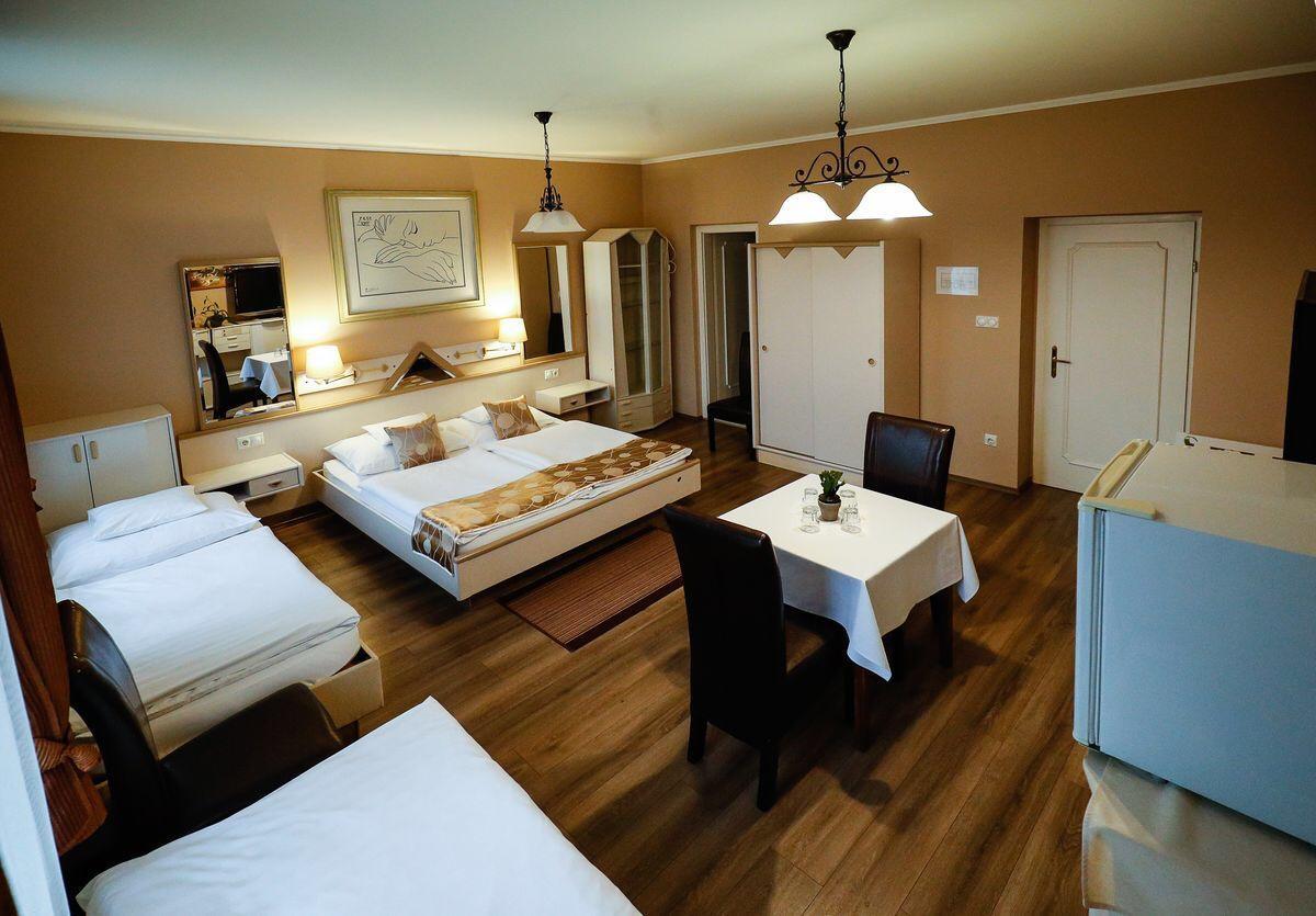 Gozmalom Etterem Es Panzio Bed and Breakfast Körmend Eksteriør billede